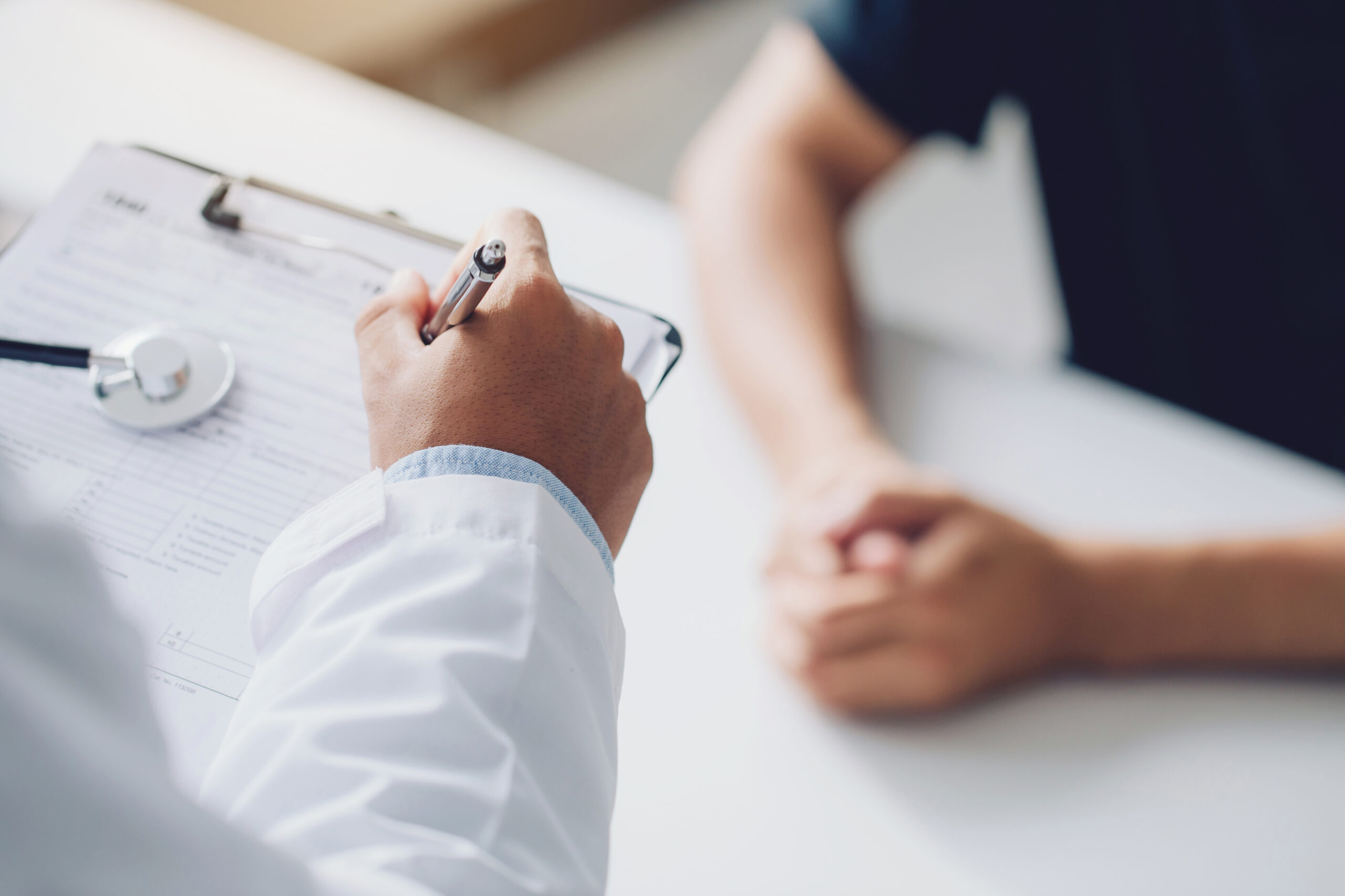 El Papel Crucial de los Expertos Médicos en Litigios por Accidentes Automovilísticos en Florida
